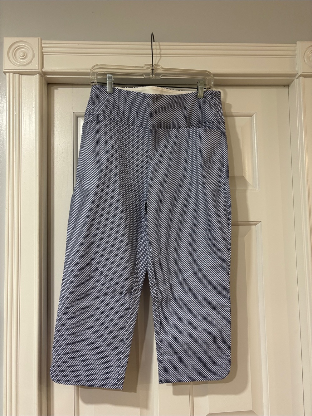 Cropped Printed Capris in Navy and White